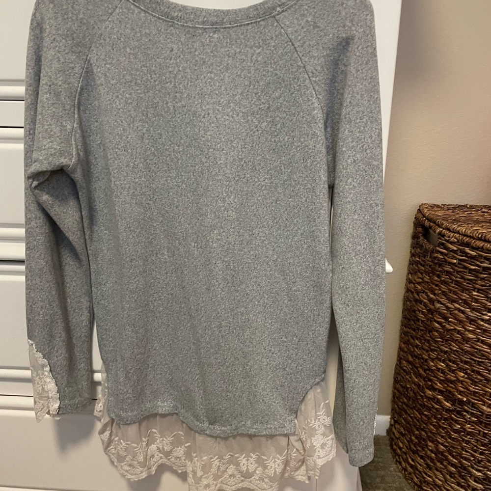 Grey sweatshirt with lace bottom